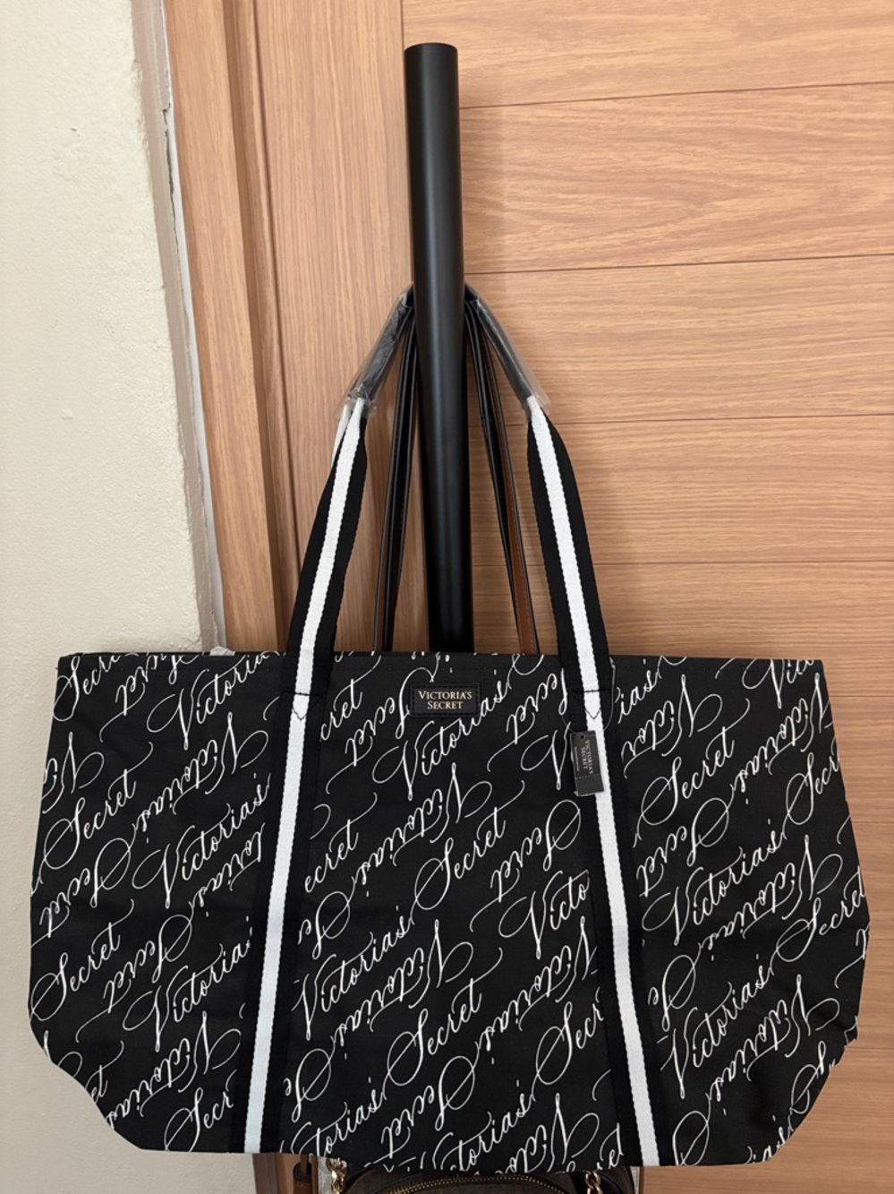 NWT Victoria's Secret Black and White Script Logo Tote 👜